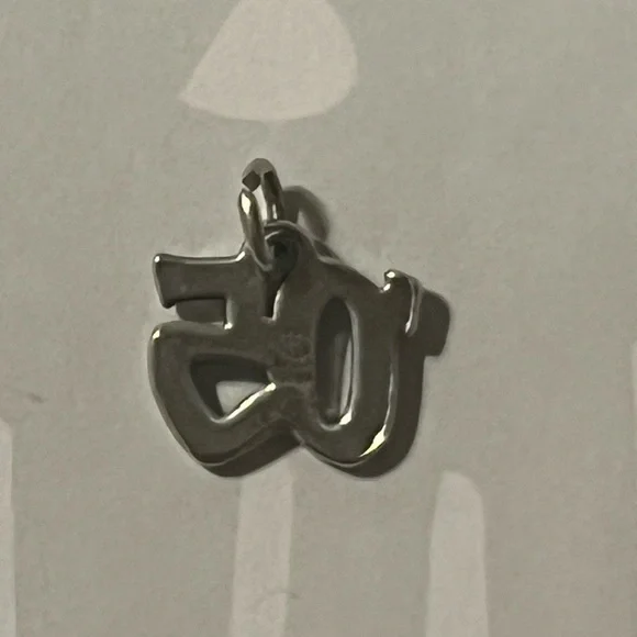 James Avery Retired 05 charm - Picture 2 of 2